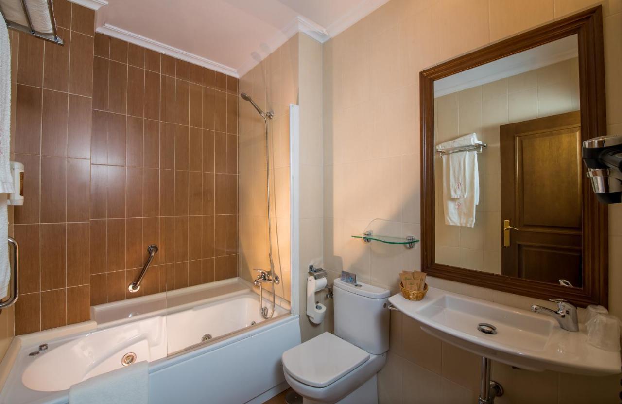 La Casona De Lazurtegui Hotel Ribadeo Luaran gambar