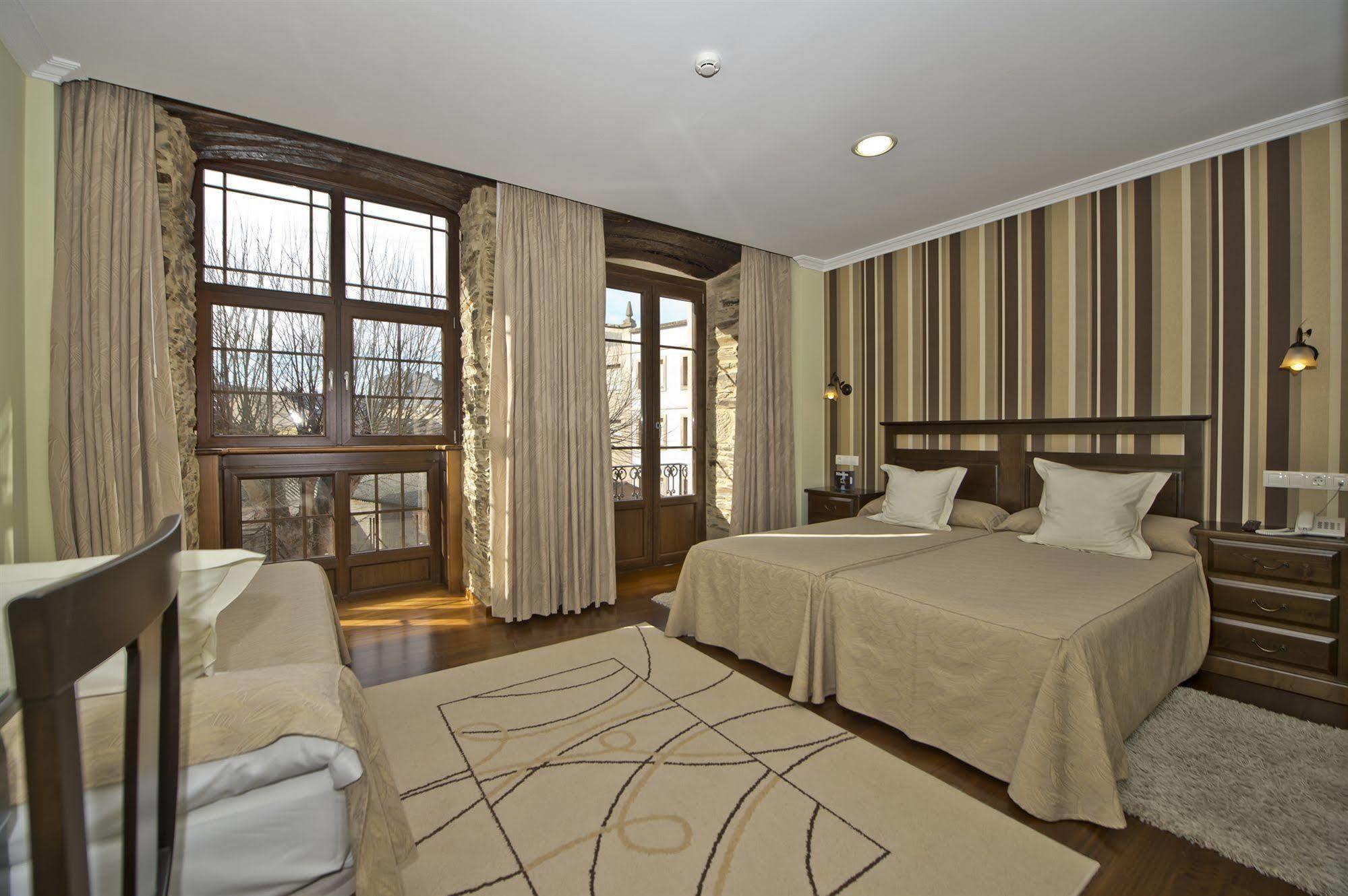 La Casona De Lazurtegui Hotel Ribadeo Luaran gambar